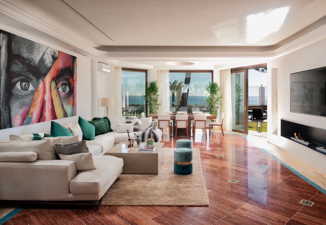 Villa in Marbella - Villa del Agua, right on Marbella's Beach Boulevar