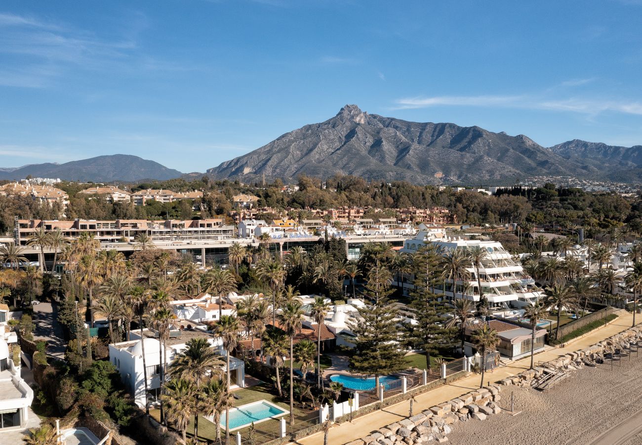 Villa in Marbella - Villa del Agua, right on Marbella's Beach Boulevar