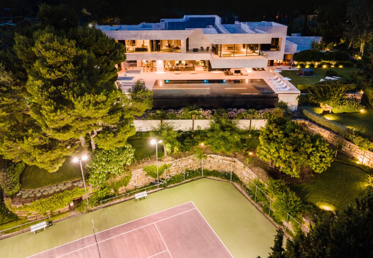 Villa in Marbella - Villa Roca, 8 km from Puerto Banus
