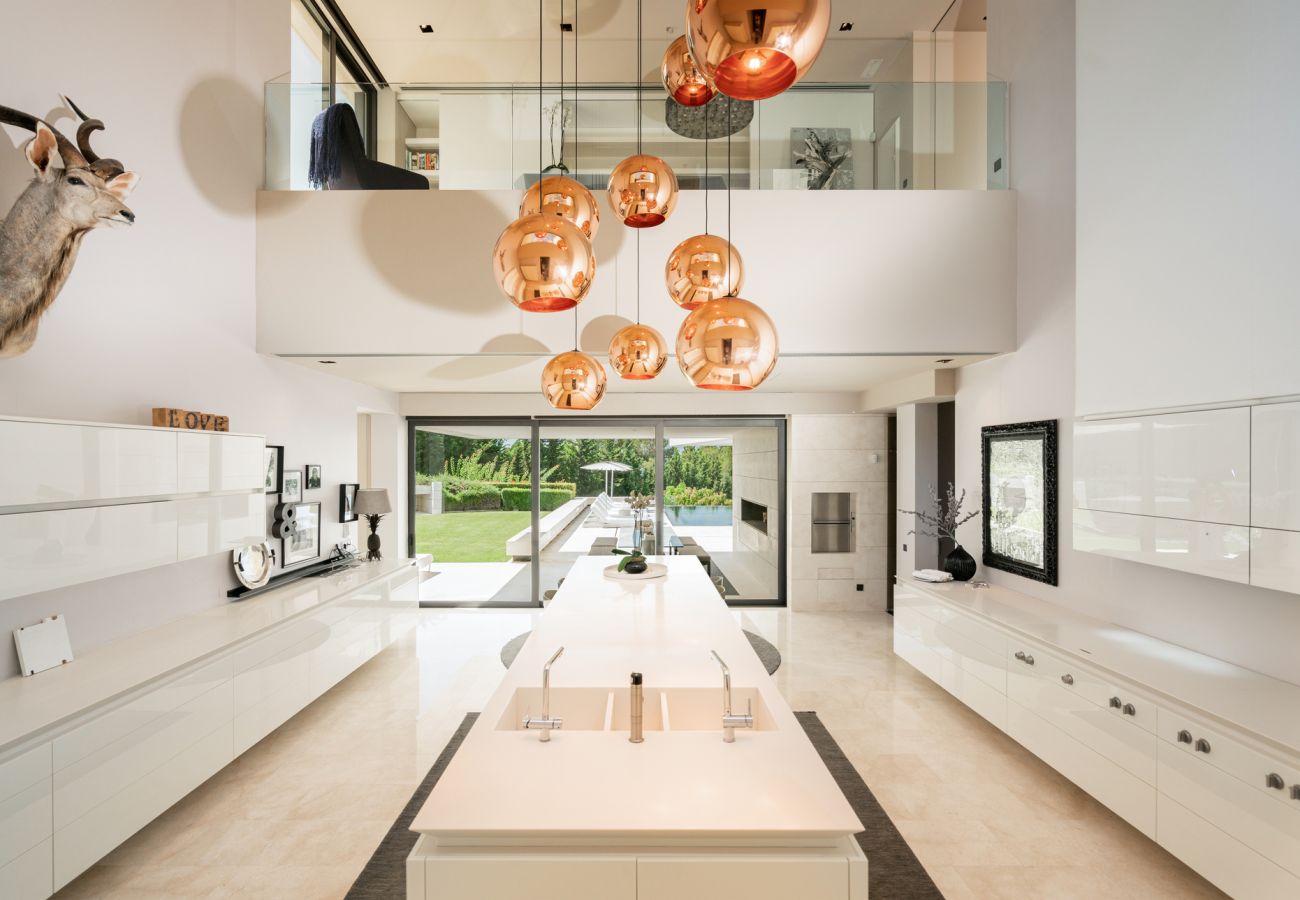 Villa in Marbella - Villa Roca, 8 km from Puerto Banus