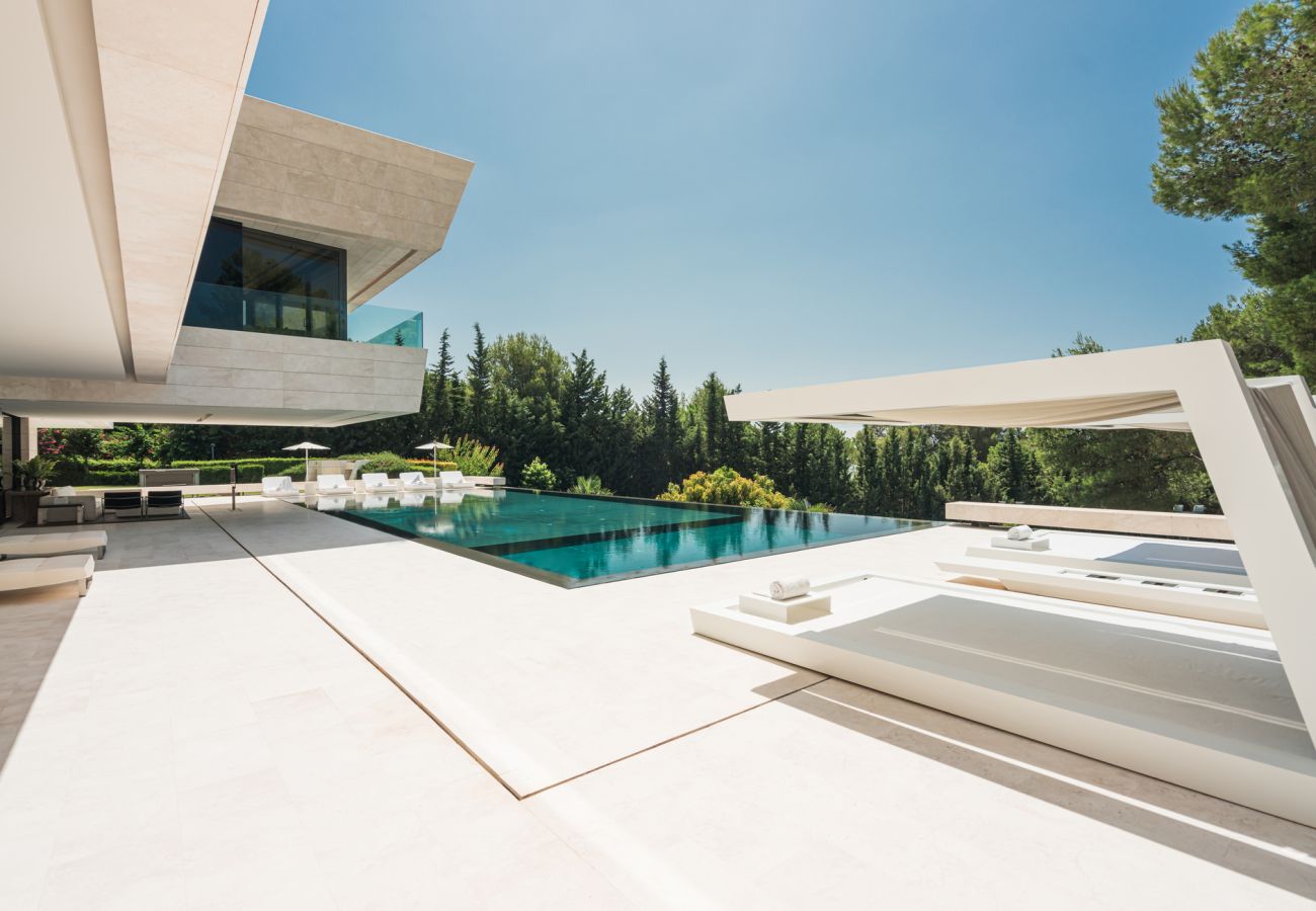 Villa in Marbella - Villa Roca, 8 km from Puerto Banus