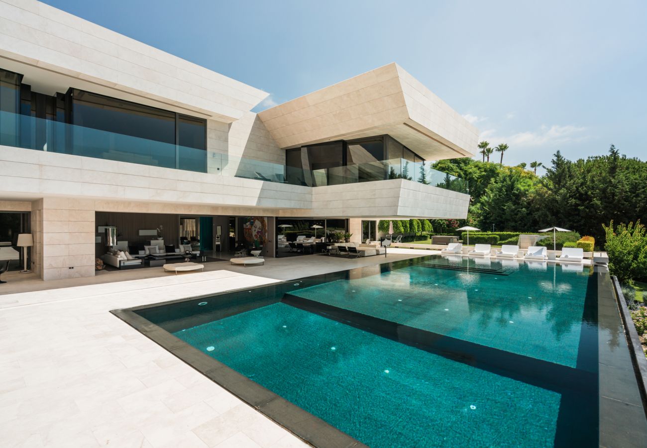 Villa in Marbella - Villa Roca, 8 km from Puerto Banus