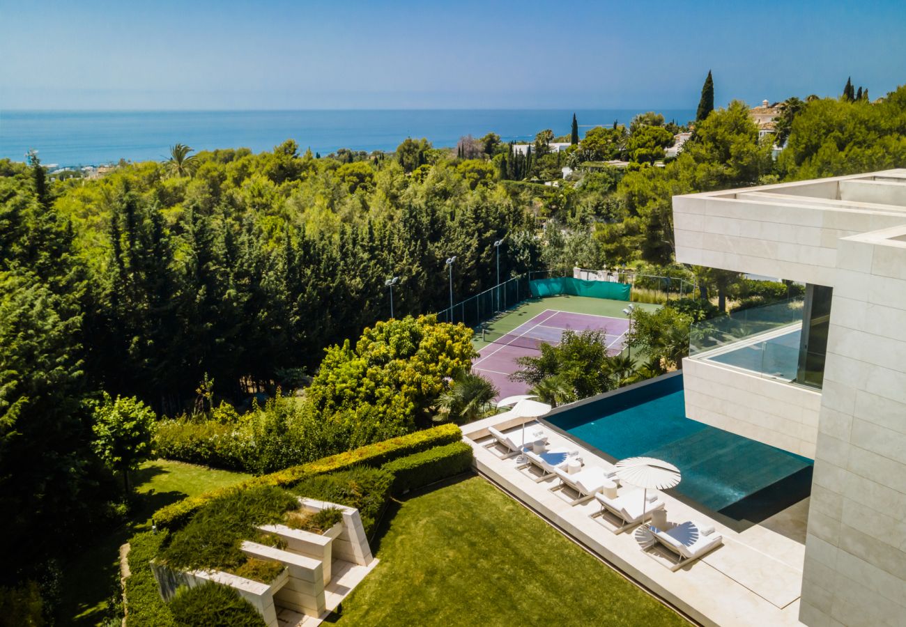 Villa in Marbella - Villa Roca, 8 km from Puerto Banus
