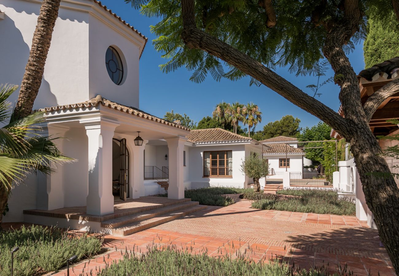 Villa in Marbella - Hacienda la Española, by the Beach
